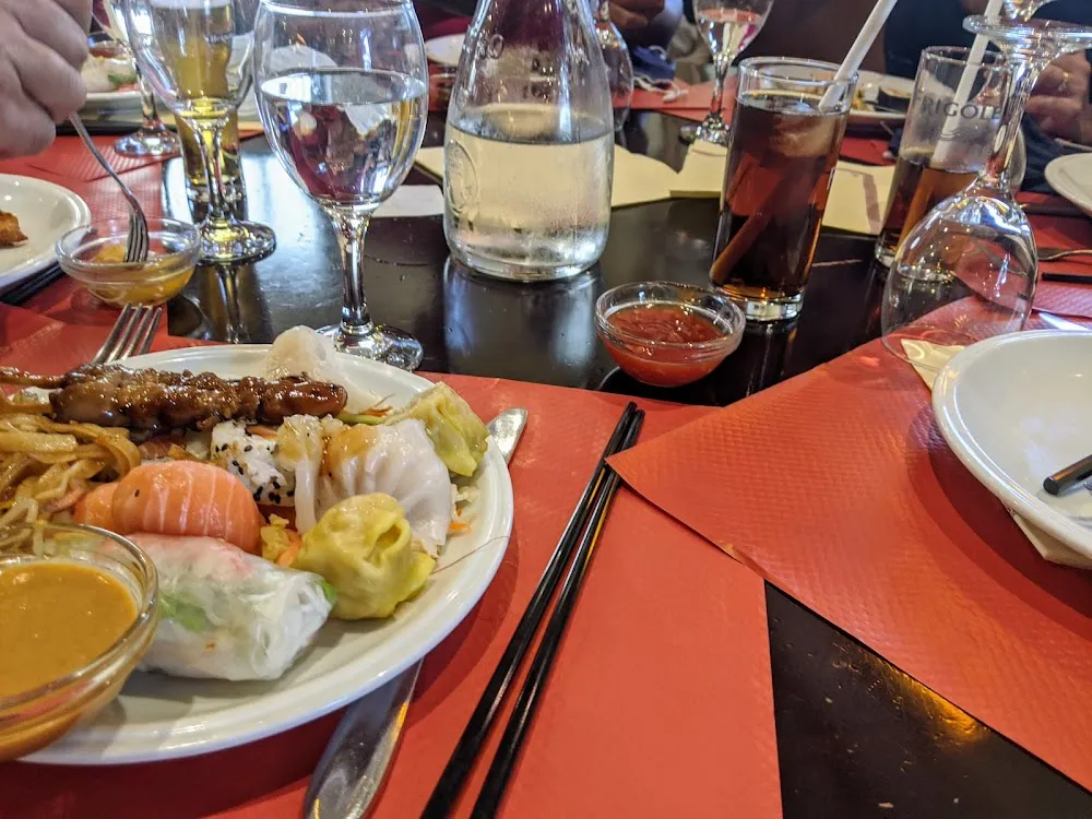 Mélange d'entrées de Nouilles Et Dim Sum